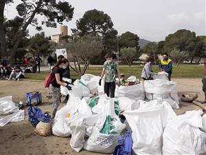 558 alumnes de les Escoles Verdes del Garraf fan amb una acció conjunta de neteja a les rieres de Ribes i de Begues. CC Garraf