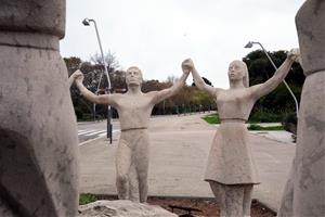 Acaba la restauració del monument La Sardana de Montjuïc, vandalitzat l'octubre del 2020