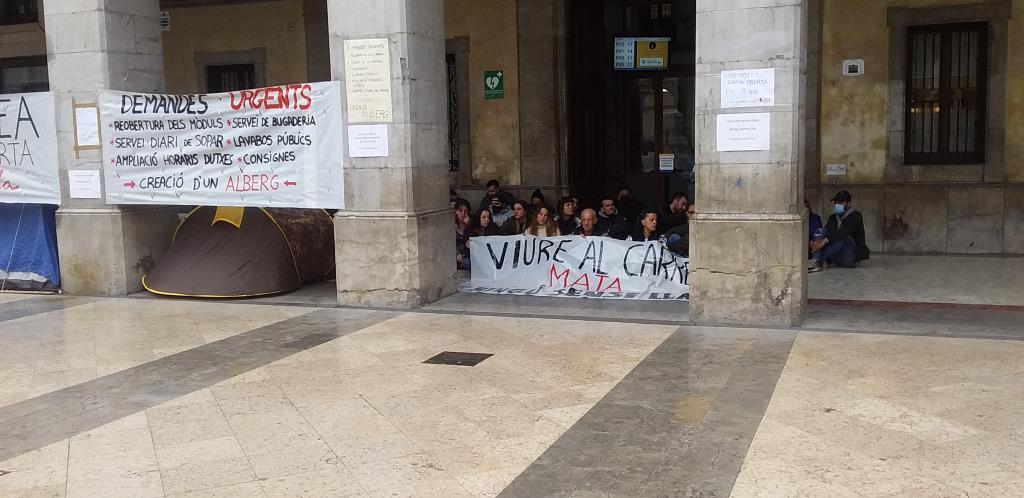 Acampada pacífica davant l'Ajuntament de Vilanova. Eix