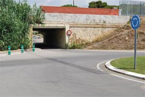 Adif començarà aquesta setmana la rehabilitació del pont sota la via del tren del passeig de Narcís Bardají de Cubelles. Ajuntament de Cubelles