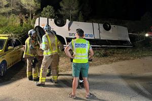 Almenys tres ferits greus per l'autocar que ha bolcat a l'Anoia. ACN