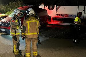 Almenys tres ferits greus per l'autocar que ha bolcat a l'Anoia