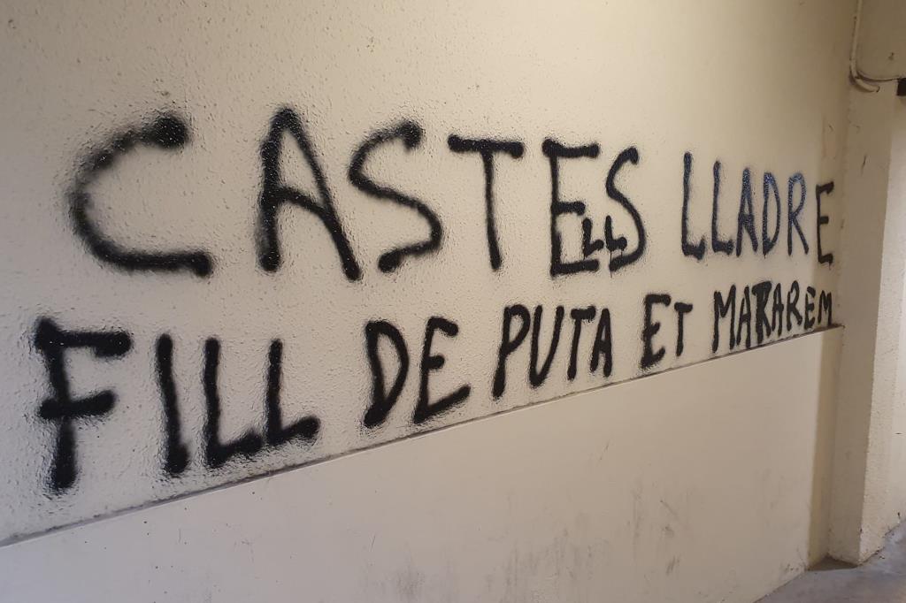 Apareixen unes pintades amb amenaces de mort contra l'alcalde d'Igualada al centre de la ciutat. ACN