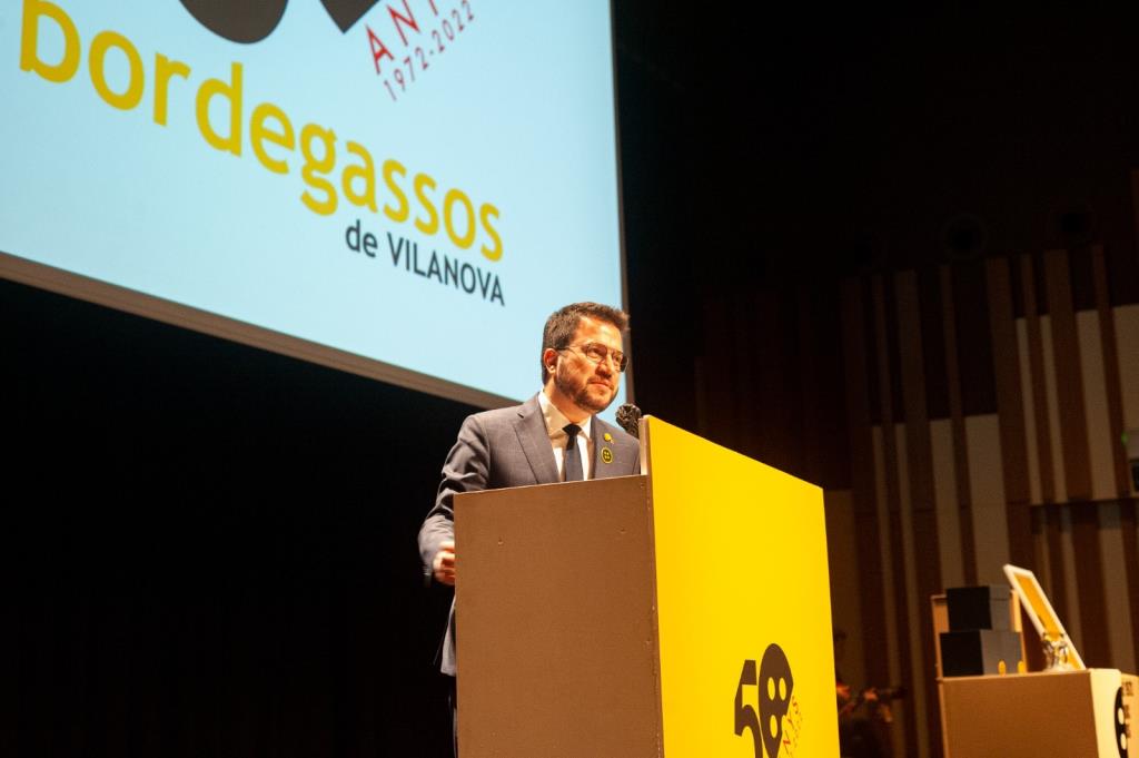 Aragonès destaca el compromís dels Bordegassos de Vilanova amb la inclusió social i el feminisme en el seu 50 aniversari. Bordegassos