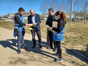 Campanya de la policia de Vilafranca per controlar les actituds incíviques de propietaris de gossos. Ajuntament de Vilafranca