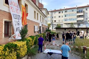 Caserna de la Guàrdia Civil ocupada  per Arran Sant Sadurní . Eix