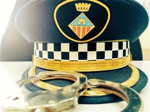 Cinc detinguts a Vilanova per un robatori amb violència i lesions. Policia local de Vilanova