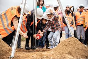 Col·locada la primera pedra del nou institut escola de Les Roquetes. Ajt Sant Pere de Ribes