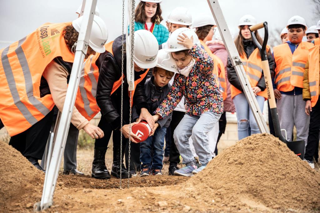 Col·locada la primera pedra del nou institut escola de Les Roquetes. Ajt Sant Pere de Ribes