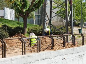 Comencen els treballs per eliminar les tres torres de mitja tensió a l’entrada de Les Roquetes. Ajt Sant Pere de Ribes