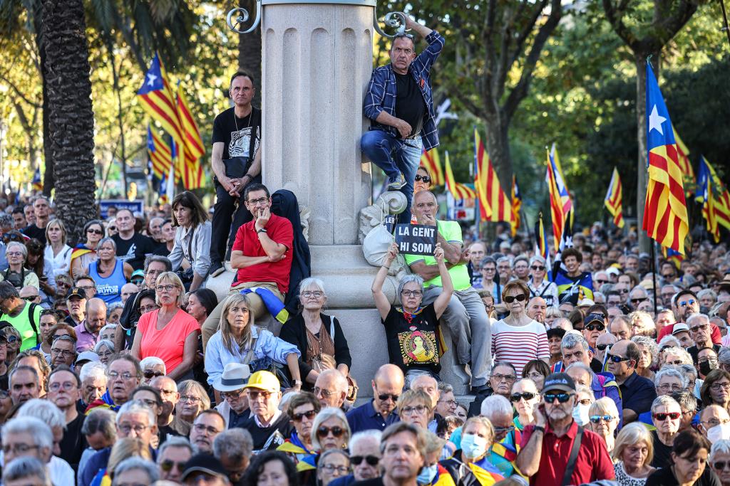 Concentració a l'Arc del Triomf organitzat per les entitats independentistes amb motiu del cinquè aniversari de l'1-O . ACN / Jordi Borras