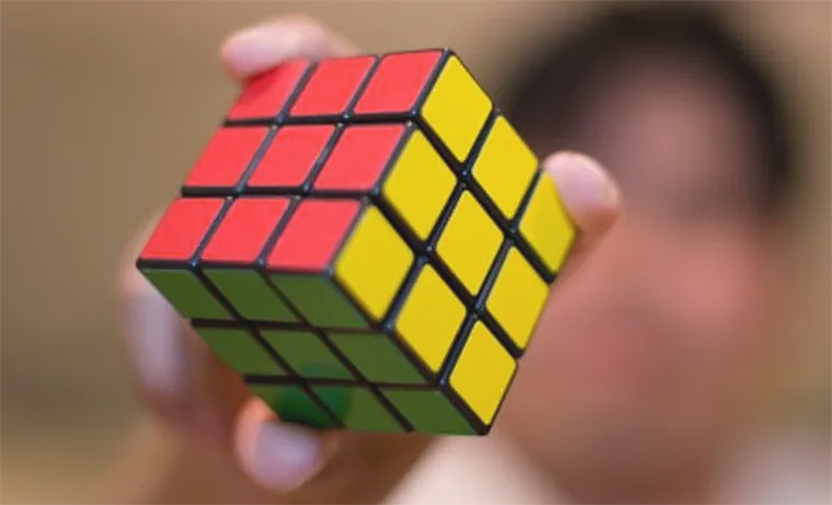 Cubo de Rubik. Eix