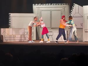 Dagoll Dagom omple el Prado de Sitges amb l’espectacle musical i familiar “Bye Bye Monstre”. Ajuntament de Sitges