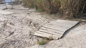 Destrosses a la Platja de l'Aiguadolç