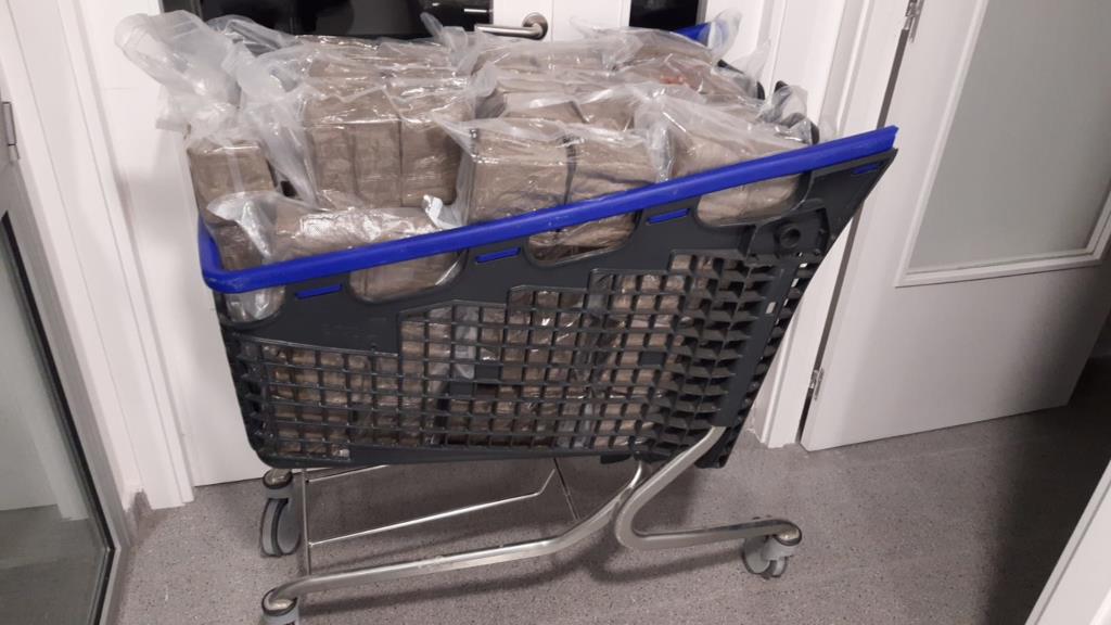 Detenen a Sitges un home amb 130 quilos de pol·len de marihuana transportats en un carro de supermercat. Ajuntament de Sitges