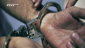 Detinguts cinc lladres multireincidents per furts en establiments comercials del Vendrell. Mossos d'Esquadra