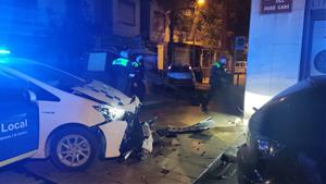Dos policies de Vilanova, ferits en un accident aquesta matinada contra un conductor ebri