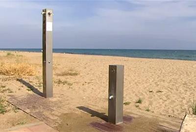 Dutxes a les platges del Vendrell. Eix