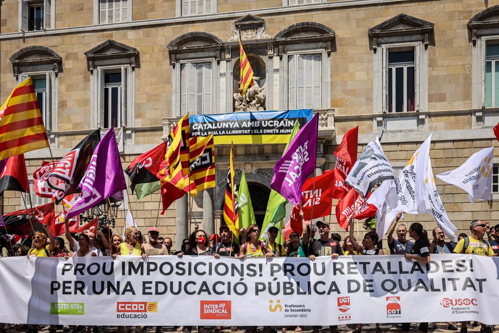 Educació accepta reduir una hora lectiva a tots els docents a partir de gener si hi ha acord per desconvocar les vagues. ACN