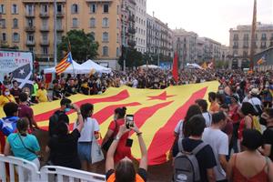 El 60% dels catalans aposta per una via pactada per resoldre el conflicte i un 11% per la independència unilateral. ACN