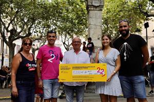 El berenar solidari de la Festa de Vilafranca recapta 1.200 euros per la Fundació Amics Joan Petit Nens Amb Càncer. Ajuntament de Vilafranca