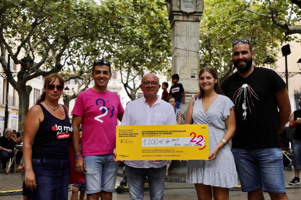 El berenar solidari de la Festa de Vilafranca recapta 1.200 euros per la Fundació Amics Joan Petit Nens Amb Càncer. Ajuntament de Vilafranca