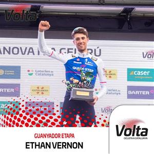El britànic Ethan Vernon guanya la 5a etapa de la Volta a Vilanova i la Geltrú amb un espectacular sprint final