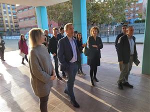 El conseller d'Educació visita l'escola Baltà i Elias de Vilafranca, on es construirà un nou edifici. Generalitat de Catalunya