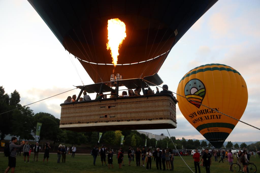 El mal temps desllueix el vol inaugural de l'European Balloon Festival d'Igualada. ACN