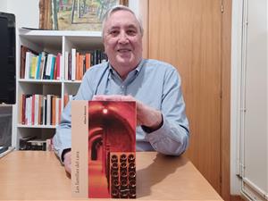 El periodista Albert Bassols ambienta la seva nova novel·la en la guerra del cava al Penedès. EIX