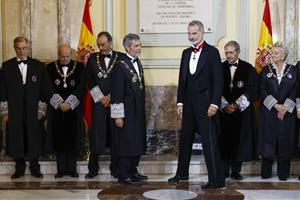 El president del CGPJ, Carlos Lesmes, amb el rei Felip VI, a l'acte d'obertura de l'any judicial al Tribunal Suprem. POOL EFE