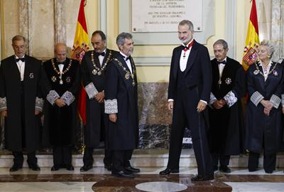 El president del CGPJ, Carlos Lesmes, amb el rei Felip VI, a l'acte d'obertura de l'any judicial al Tribunal Suprem. POOL EFE