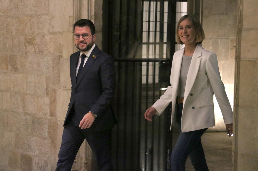 El president del Govern, Pere Aragonès, i la líder dels comuns, Jéssica Albiach, al Palau de la Generalitat . ACN