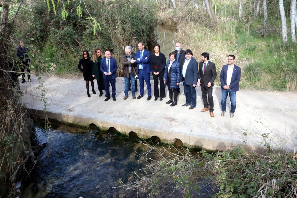 El primer tram del projecte Vies Blaves estarà llest el 2025 i farà transitable la llera del riu Anoia. ACN