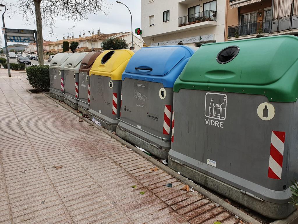 El servei de recollida d'escombraries de 23 municipis de l'Alt Penedès i Garraf començarà dilluns una vaga indefinida. Ajt Sant Pere de Ribes