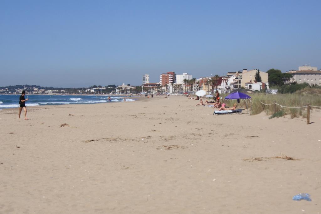 El Vendrell senyalitzarà trams de platja sense soroll. ACN