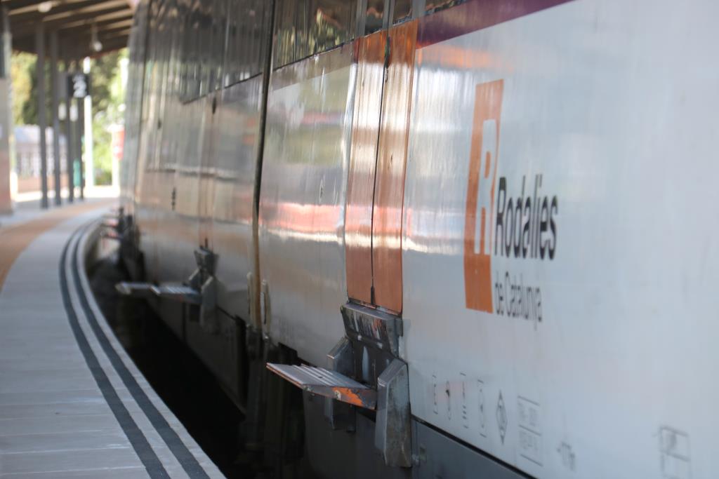 Els abonaments gratuïts de Rodalies ja es poden adquirir des d'aquest dimecres. ACN