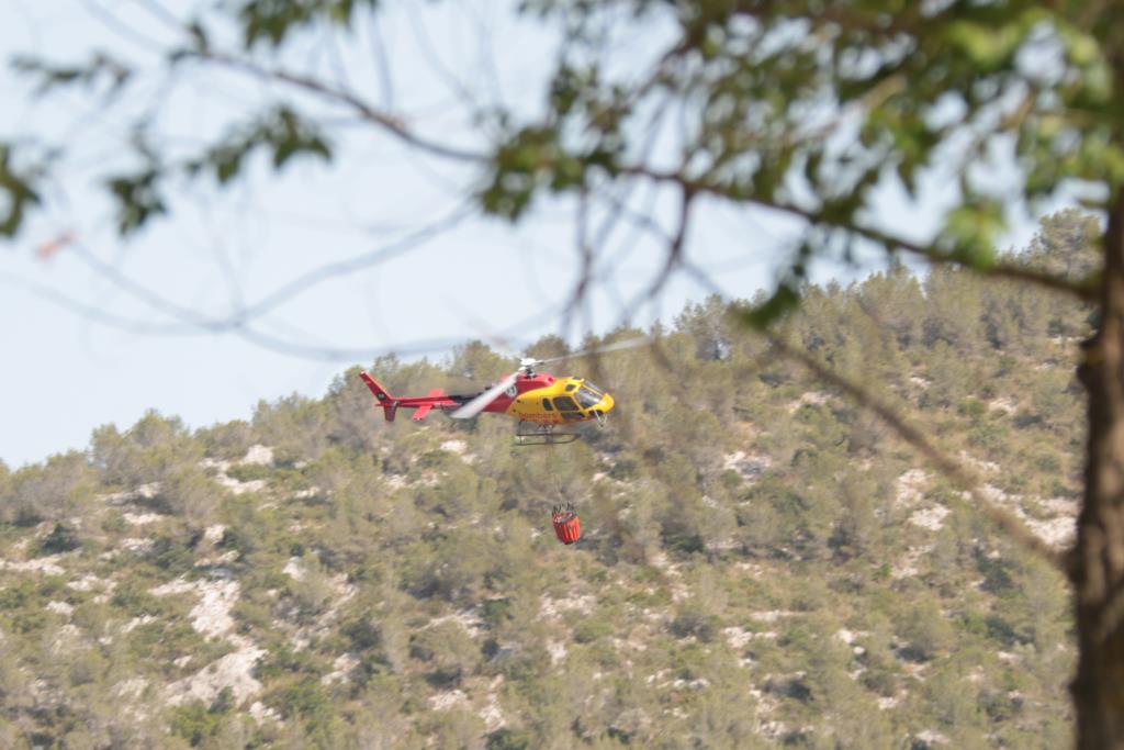 Els Bombers donen per estabilitzat l'incendi d'Olivella, que ha cremat 186 hectàrees del parc del Garraf. ACN