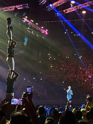 Els Castellers de les Roquetes participen en el concert multitudinari del programa Eufòria de TV3