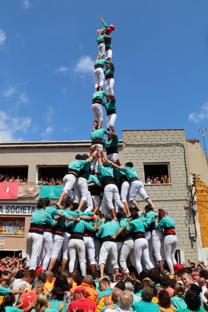 Els Castellers de Vilafranca completen el 2d9fm a la Diada de la Bisbal del Penedès. ACN