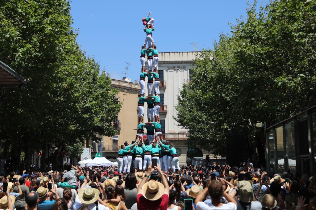 Els Castellers de Vilafranca tornen a fer vibrar Les Santes amb els castells de 9 pisos . ACN