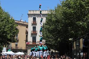 Els Castellers de Vilafranca tornen a fer vibrar Les Santes amb els castells de 9 pisos 