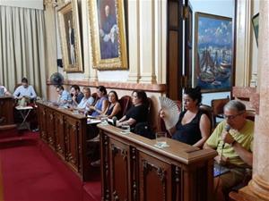 Els dos exregidors de la CUP s'acomiaden del ple de Vilanova defensant la seva acció de govern. Ajuntament de Vilanova