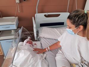 Els hospitals del Garraf i l'Alt Penedès instal·len bressols per facilitar el collit entre la mare i el nadó. CSAPG