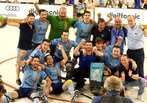 Els jugadors del CP Vilafranca celebrant l'ascens a OK Lliga. Eix