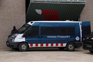 Els Mossos i la policia duanera han fet una entrada a una nau industrial de la Bisbal del Penedès