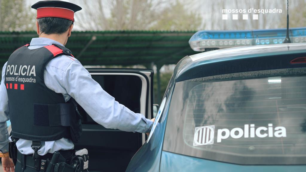 Els mossos interposen 79 denúncies en una concentració de cotxes il·legal a un polígon de la Bisbal del Penedès. Mossos d'Esquadra