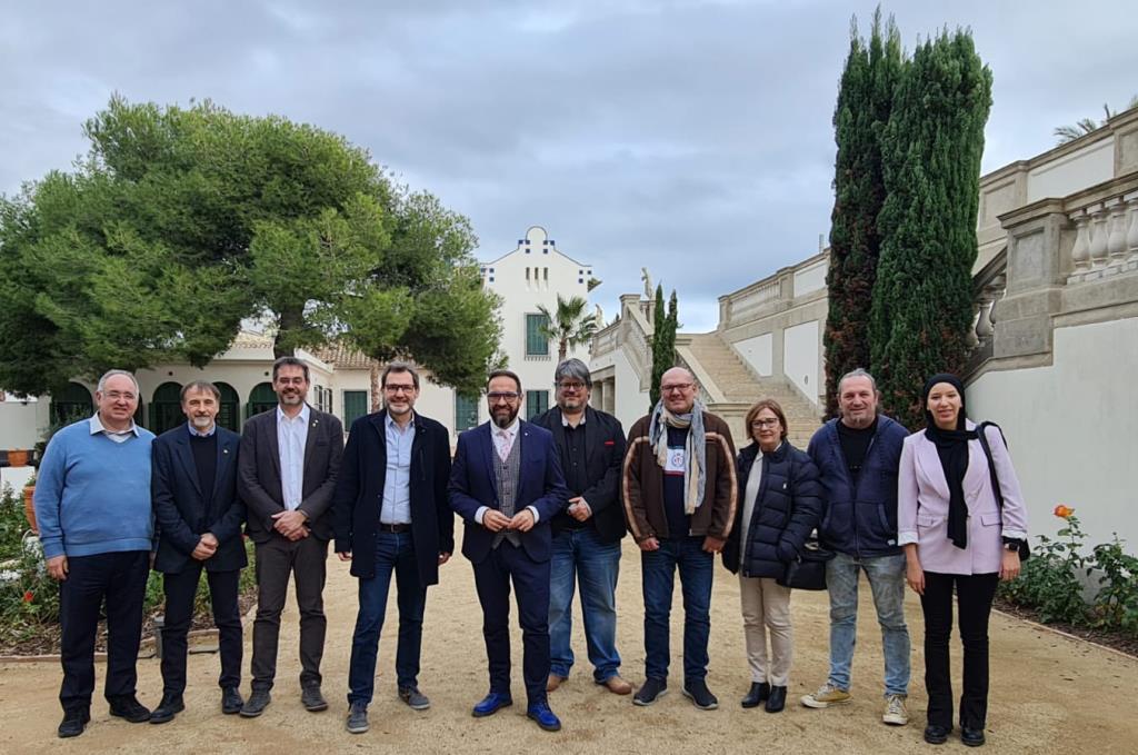 Els representants d'ERC Baix Penedès amb el conseller Juli Fernández i David Alquezar, delegat del Govern al Penedès. Eix