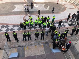Els treballadors de la neteja viària de Vilanova porten la seva protesta a la plaça de la Vila