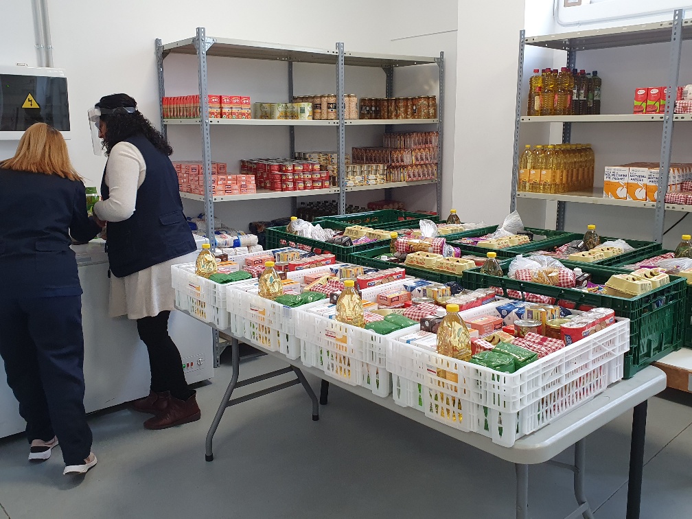 Els voluntaris de Sant Camil inicien el gran recapte de nadal per al banc d’aliments . Ajt Sant Pere de Ribes